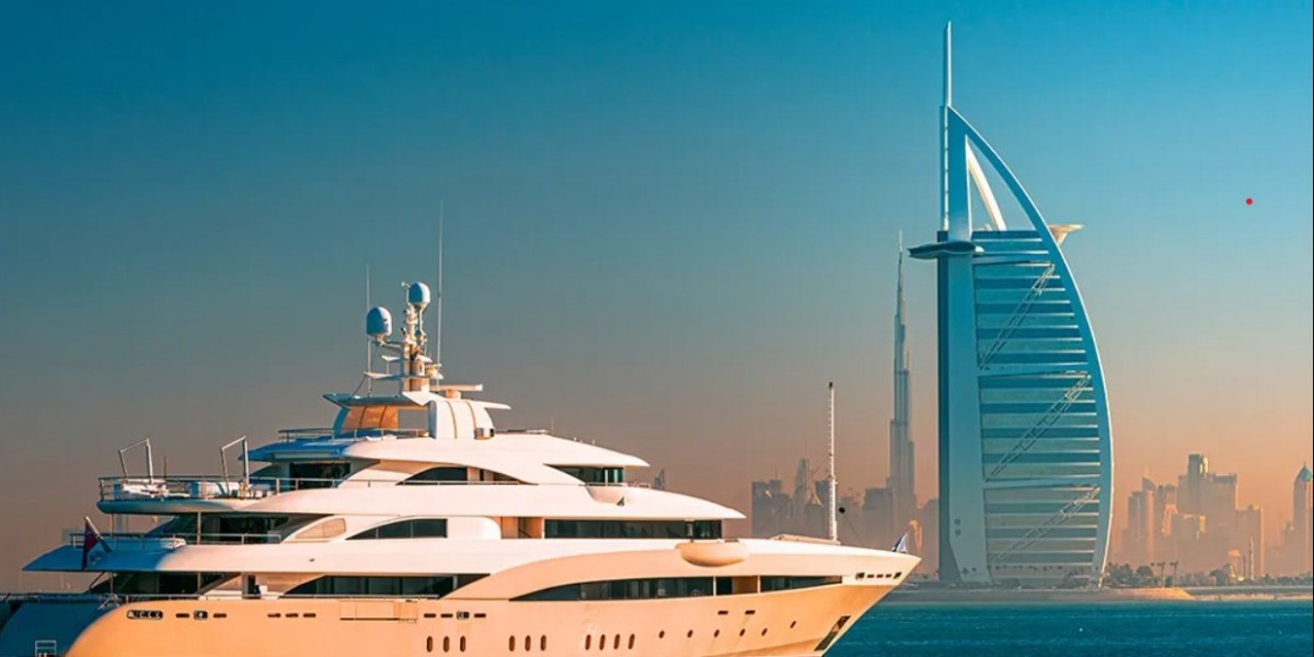 Exploring Dubai’s Waters with Yacht Rental Services