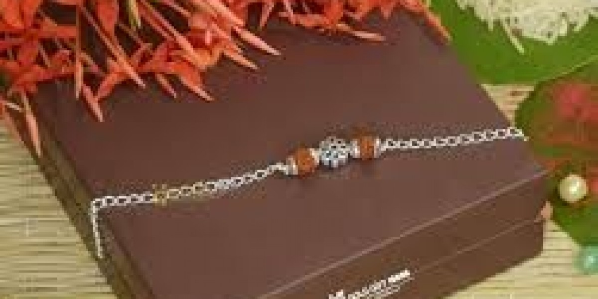 The Timeless Appeal of Silver Chains for Men and Boys: Style, Symbolism, and Buying Guide