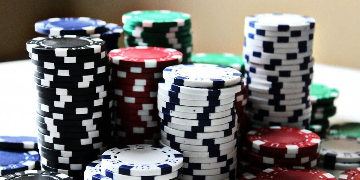 Die Psychologie des Spielens: Wie Online-Casinos das Nutzerverhalten analysieren, um die Spielerbindung zu erhöhen