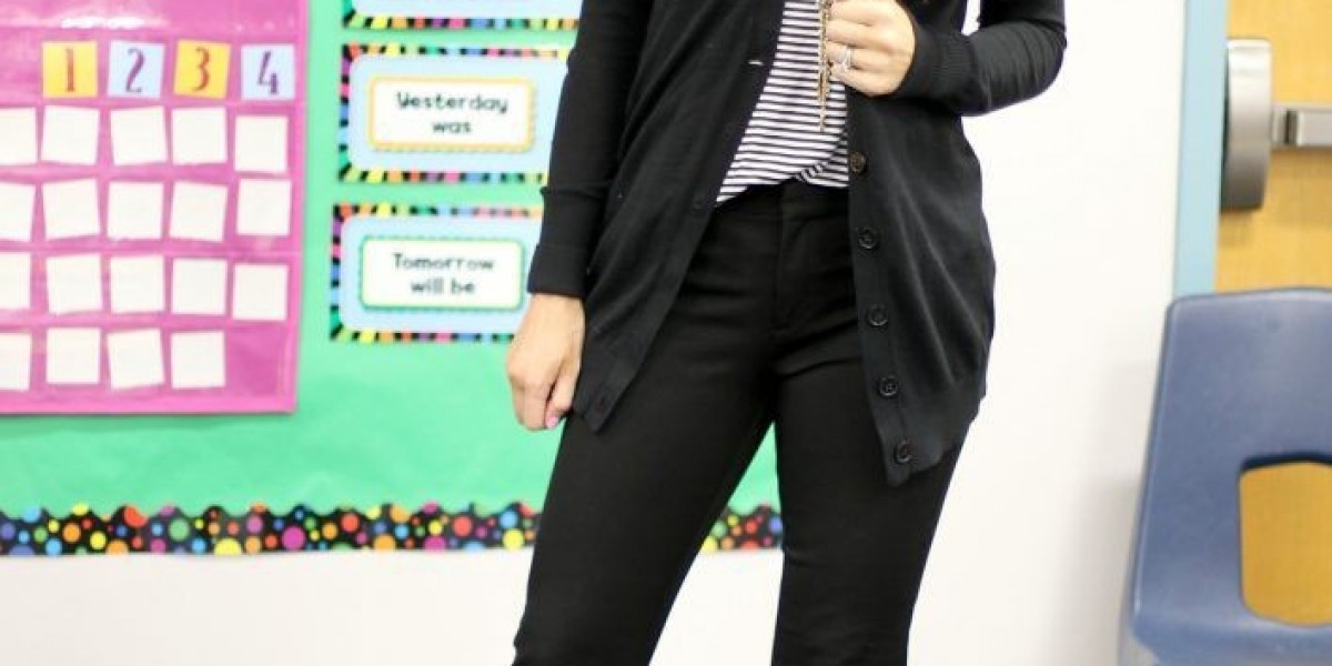 Modern Educator Style: Fresh Outfit Ideas for Teachers Over 40