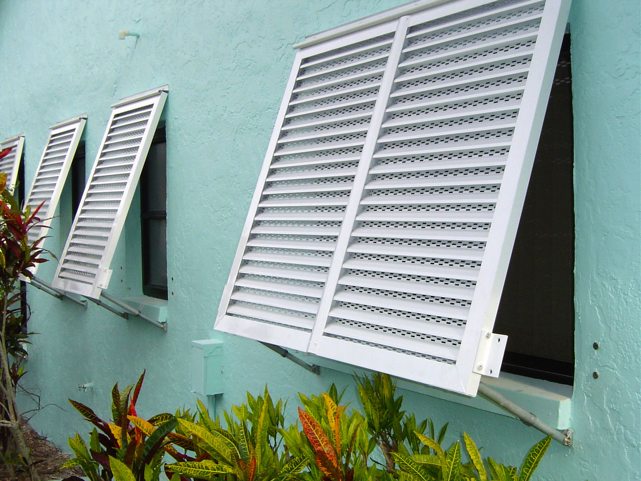 Do Bahama Shutters or Hurricane Fabric Offer Better Protection? Here's the Truth - Squarespace Blog | Guest Posting/Blogging Site
