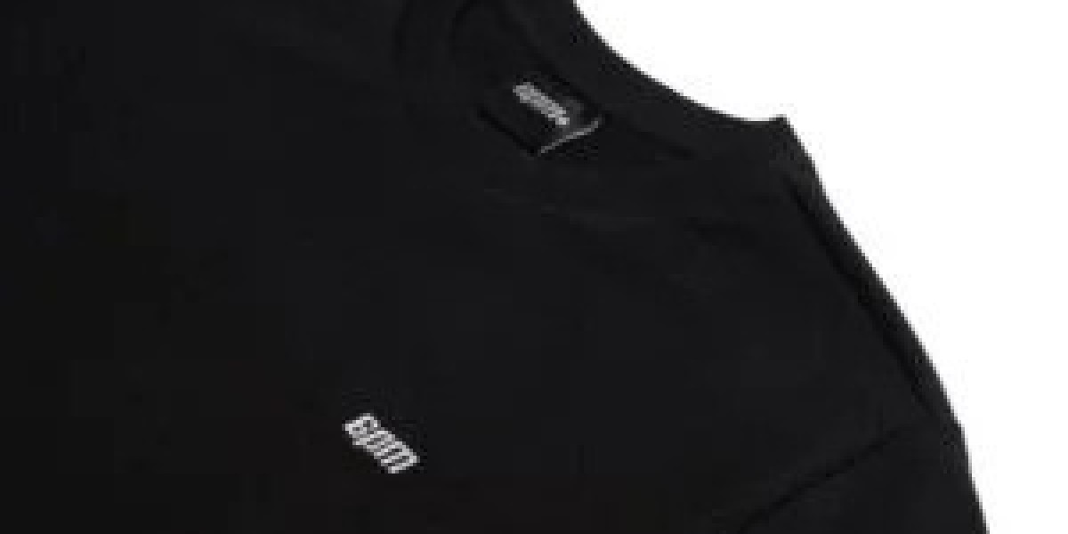 The 6PM Tracksuit Blending Style Comfort and Versatility in Modern Streetwear