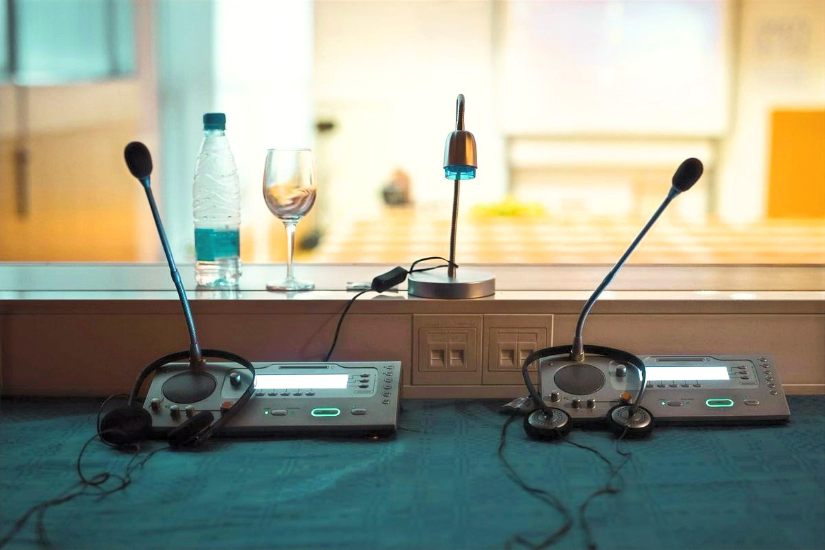 Translation Equipment Rental Services | Interpreting Booth Rental | Cordless Microphone On Rent | Simultaneous Interpreting Switzerland