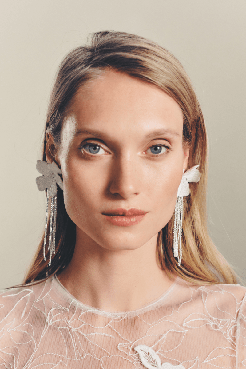 Bridal Wear Accessories: The Finishing Touches That Complete a Bride’s Look – Mira Zwillinger