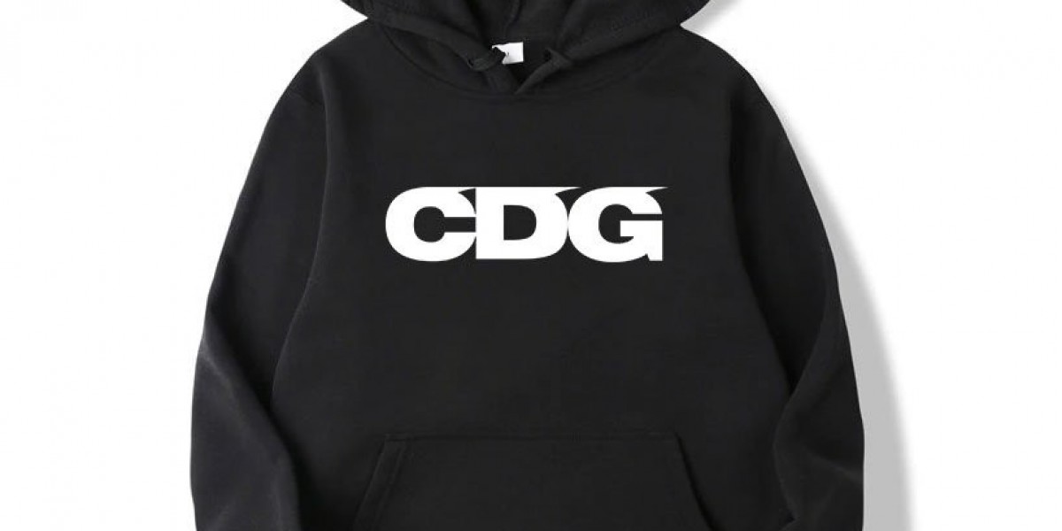 Comme des Garçons Streetwear: The Rise of a Cultural Icon