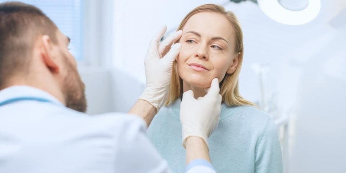 How the Best Plastic Surgeon Helps You Feel Comfortable and Informed