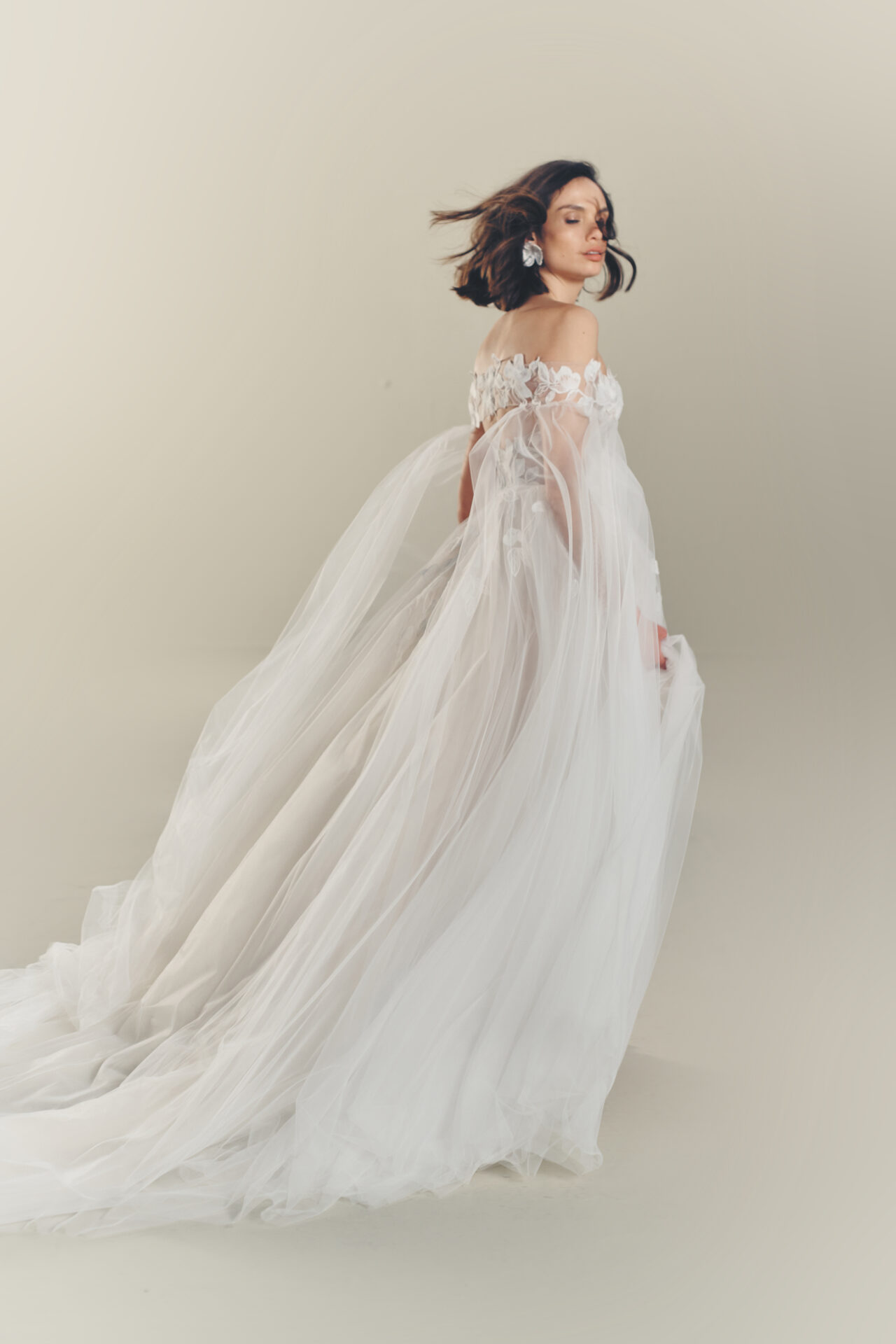 NELLY – Bold, Modern & Romantic Gown | Mira Zwillinger